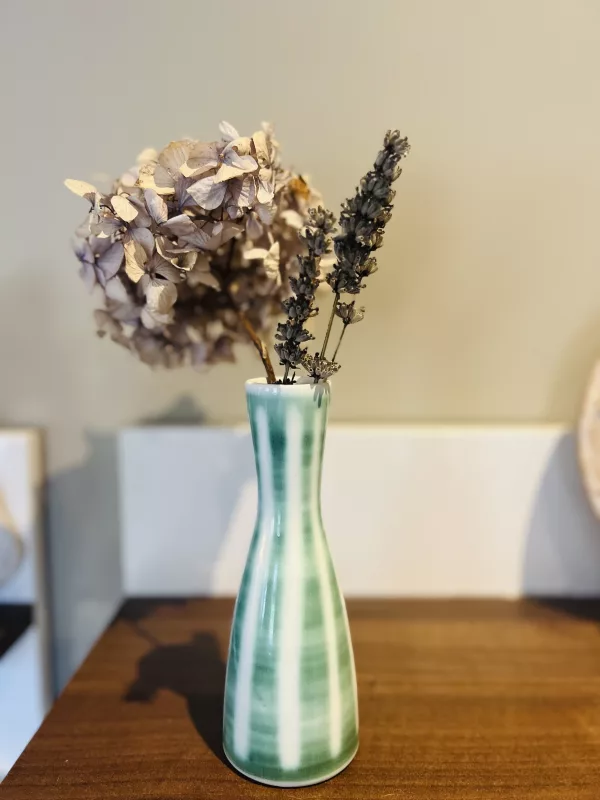 dried flowers in vase